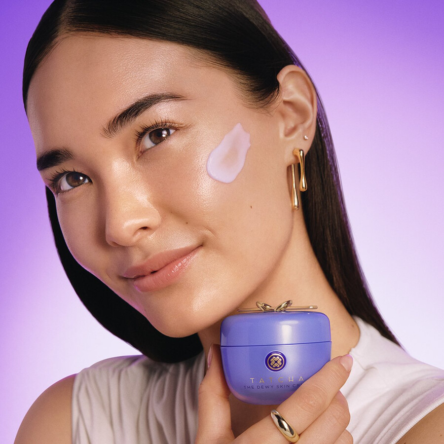 the dewy skin cream
rich line-plumping moisturizer
